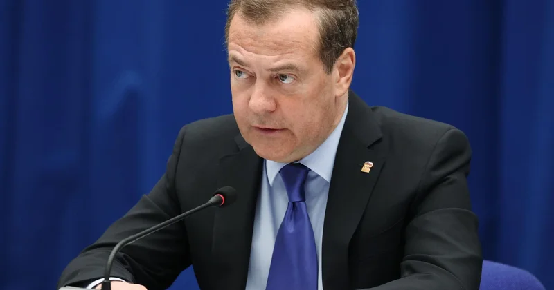 Dmitri Medvedev: Ukrayna ABŞ hərbi təchizatını milli sərvəti ilə ödəməli olacaq