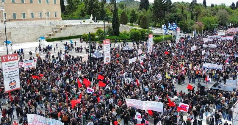 Yunanıstan iflic olub: Dəniz nəqliyyatı və qatarların hərəkəti dayanıb