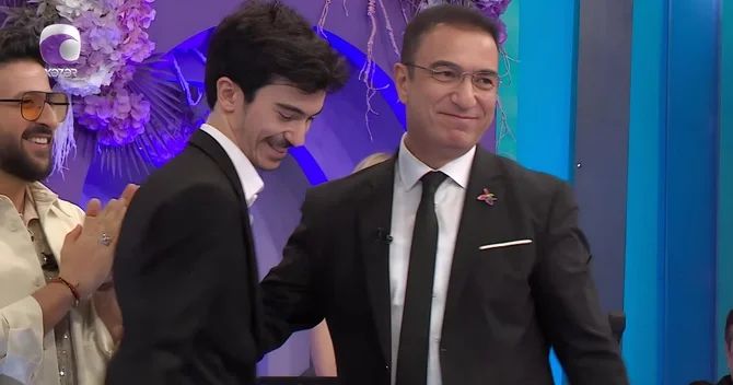 Xalq artistinin oğlu onun 59 yaşını canlı efirdə təbrik etdi