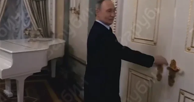Putin ilk dəfə Kremldəki mənzilini göstərdi Video