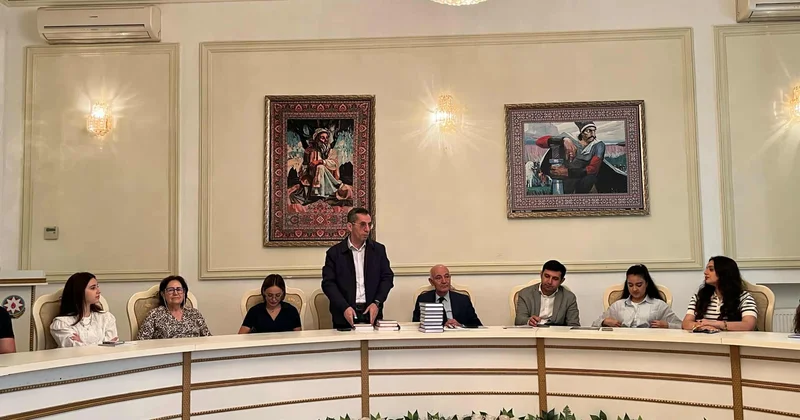 Azərbaycan Universitetinin tələbələri görkəmli şair Vaqif Bəhmənli ilə görüşdə iştirak ediblər FOTOLAR