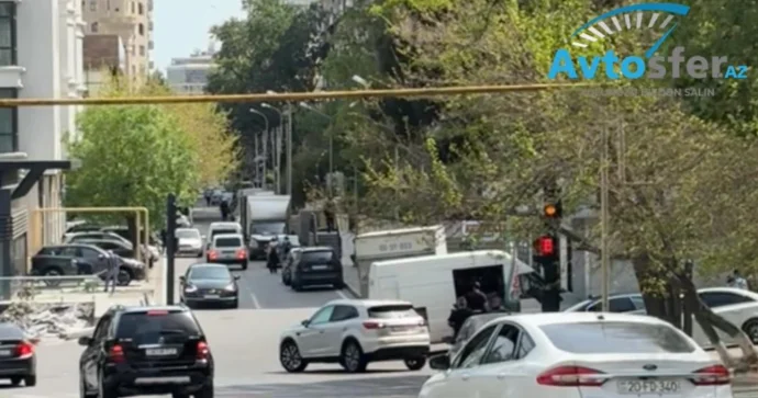 İşıqfora yaxınalaşan sürücü sürətini bilərəkdən azaltmadı və… VİDEO