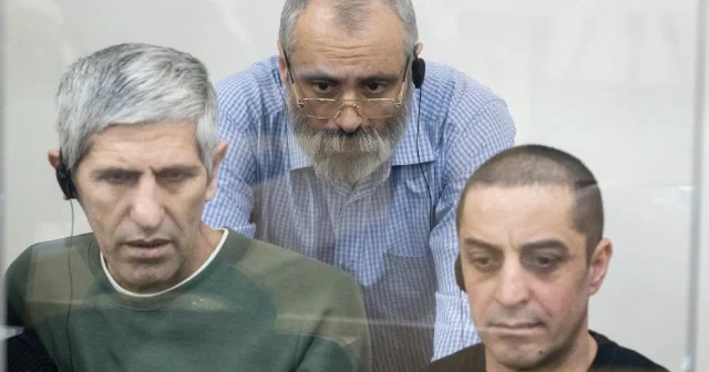 Bir neçə yaralı azərbaycanlı əsgərin üzərinə benzin töküb onları diri diri yandırıblar MƏHKƏMƏ (FOTOLAR)