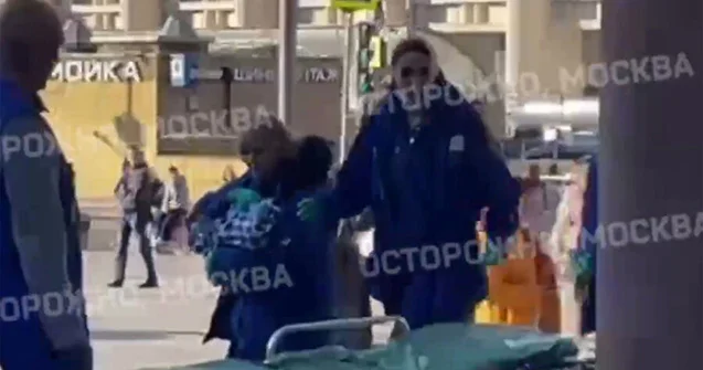 Moskva metrosunda uşaq doğuldu VİDEO