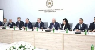 Nazir Anar Əliyev Azərbaycan Həmkarlar İttifaqları Konfederasiyasının yeni mərkəzi ilə tanış olub FOTOLAR