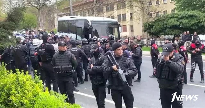 В Стамбуле задержали почти 300 человек за попытку провести незаконные акции