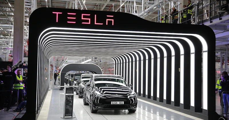 Tesla ищет замену Маску