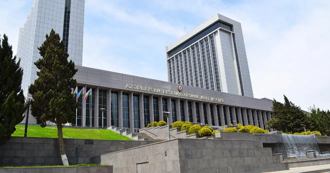 Parlament PUA larla bağlı yeni rüsumları təsdiqlədi Siyahı