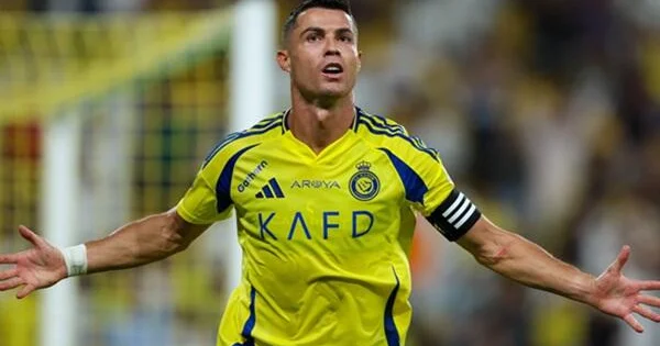 Ronaldo meydanda öz özünə danışır Video