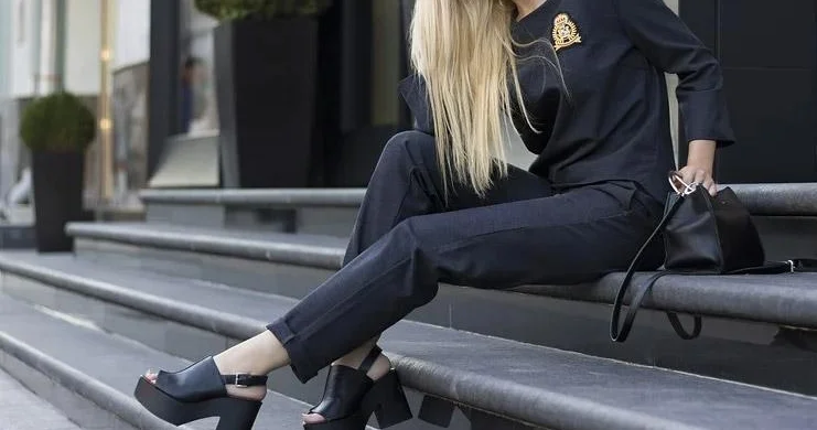 İnsanlar niyə daha çox ağ və qara geyimlərə üstünlük verirlər? MODELYER AÇIQLADI
