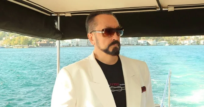 Adnan Oktarın son görüntüsü yayıldı Tamamilə çöküb