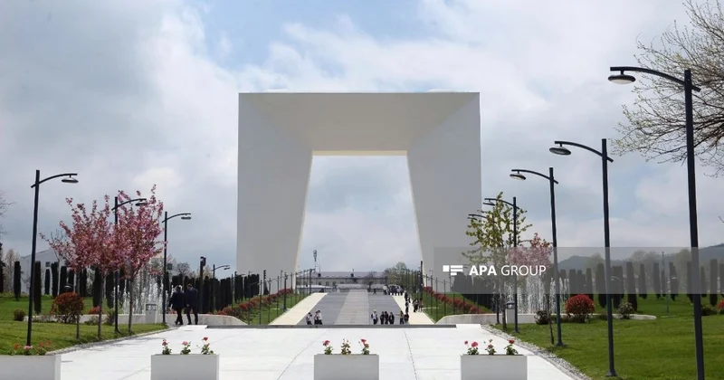 Xarici diplomatlar Xankəndidə Zəfər Parkında olublar
