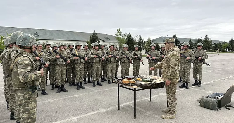 В Азербайджане завершились учебные сборы с военнообязанными ФОТО