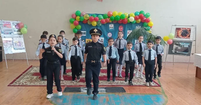 Yol polisi uşaqlar arasında təbliğatı davam etdirir FOTO