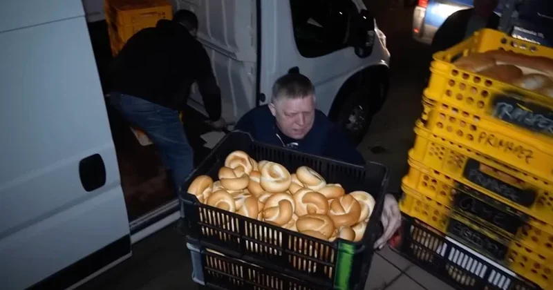 Фицо вышел на ночную смену грузчиком Minval Politika