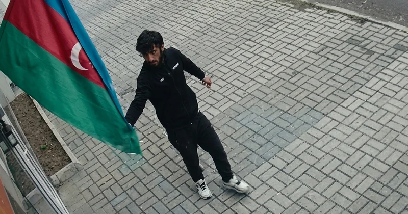 Задержали за неуважение к флагу Азербайджана
