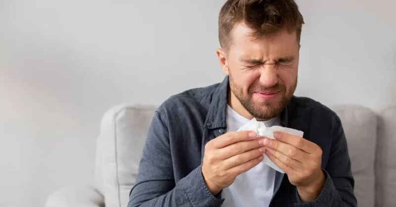 Asqırarkən qığırdağını SINDIRDI, xəstəxanalıq oldu