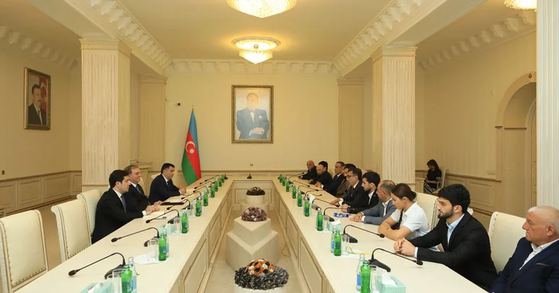 Niyazi Bayramov fərqlənən idmançılarla görüşdü Fotolar