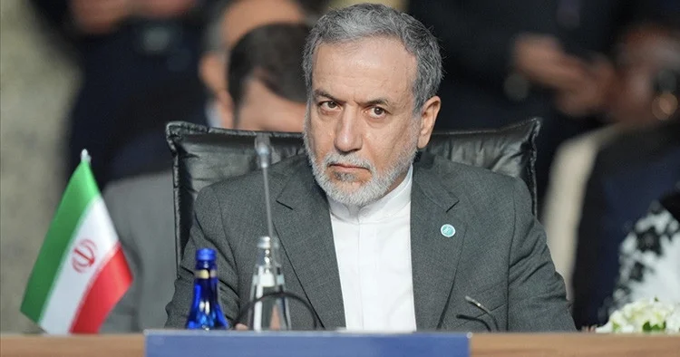 Tehranda siyasi zəlzələ Pezeşkian Əraqçini yola salır?