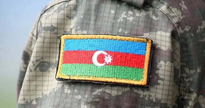 MM hərbi qulluqçuların şəxsi jetonla təmin edilməsi haqqında dəyişikliyi I oxunuşda qəbul edib