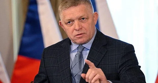 Премьер Словакии начал работать помощником водителя экспедитора
