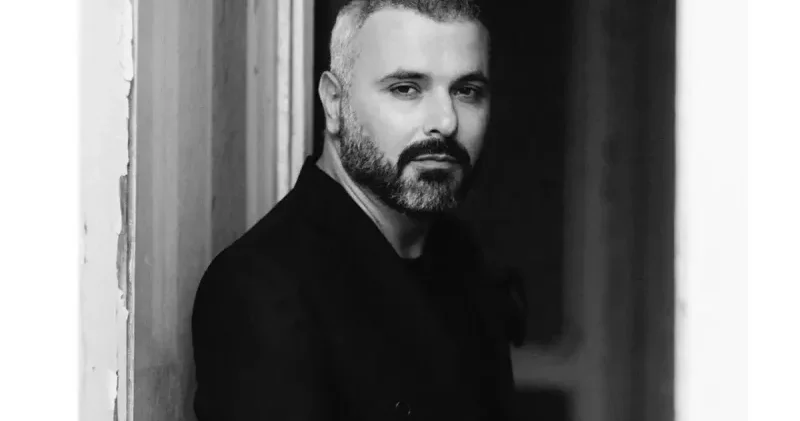 “O bloger anasının qəbrinin üstündə saat reklamı edirdi”