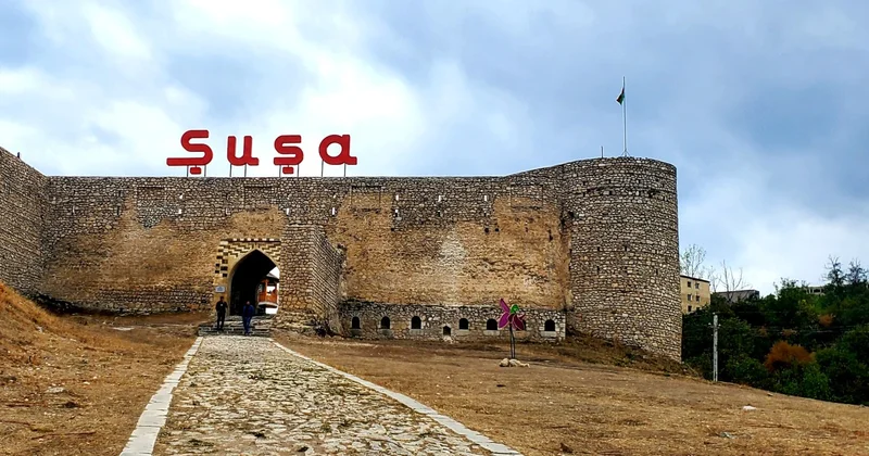 Xarici diplomatlar Şuşada bərpa işləri ilə tanış olublar