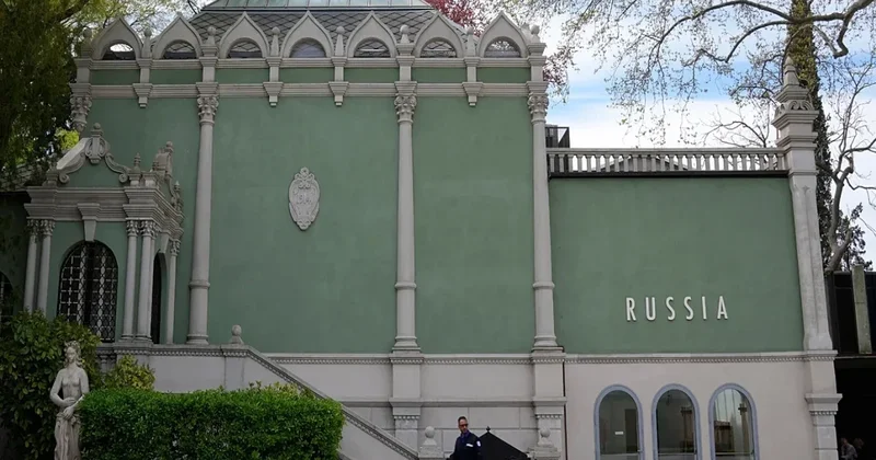Venesiya Biennalesinin beynəlxalq münsiflər heyəti istefa verdi