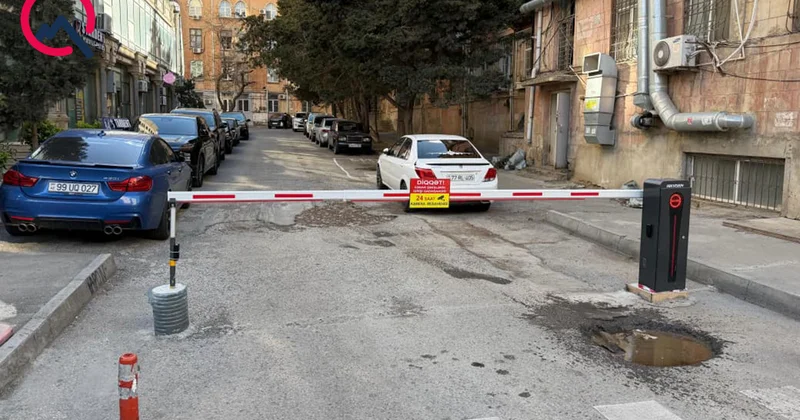Nərimanovda həyətə quraşdırılan şlaqbaumlar narazılıq yaratdı Foto