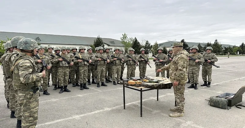 Hərbi vəzifəlilərlə keçirilən təlim toplanışı başa çatıb