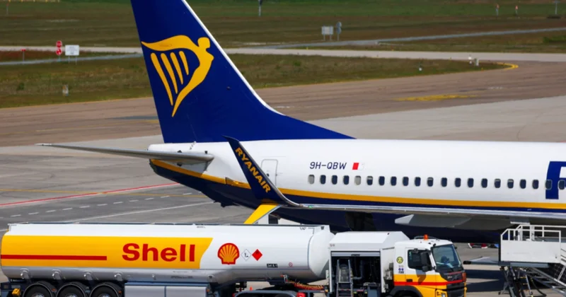 Britaniyada aviasiya sektoru yanacaq çatışmazlığı təhlükəsi ilə qarşılaşıb