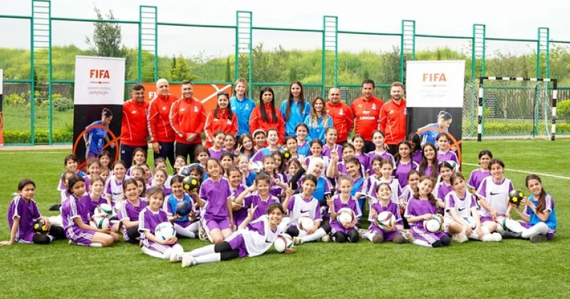 Футбольный праздник в Физули: 62 девочки на зеленом поле