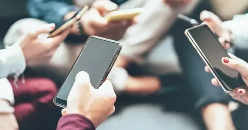 Xaricdən mobil telefon gətirmək niyə azalıb? (ARAŞDIRMA)
