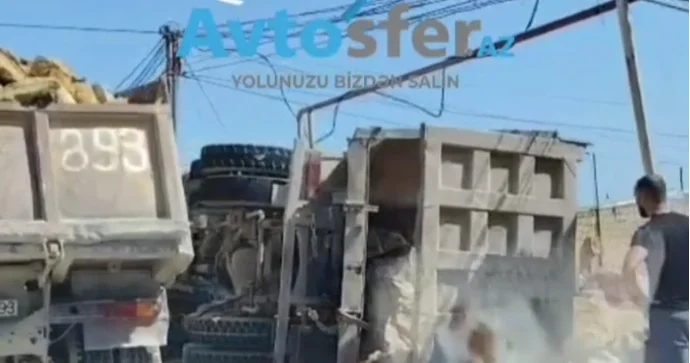Nardaranda sərt döngədə “KamAZ” hasarın üstünə aşdı VİDEO