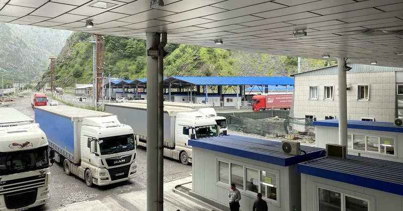 Rusiy İrəvanı cəzalandırır Bu dəfə maşa Gürcüstan gömrüyüdür