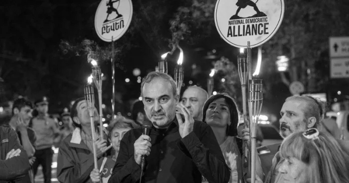 Erməni müxalifəti Trampa qarmaq atdı