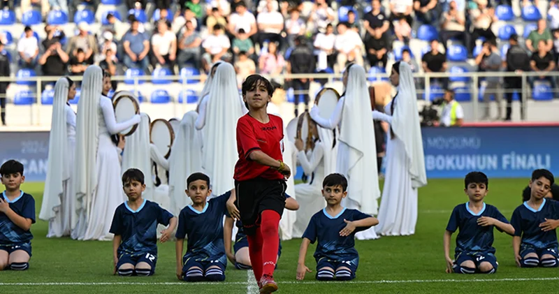 Peşəkar Futbol Liqasından Dövlət Himninin Uşaqların Beynəlxalq Müdafiəsi Gününə həsr olunmuş özəl təqdimatı VİDEO
