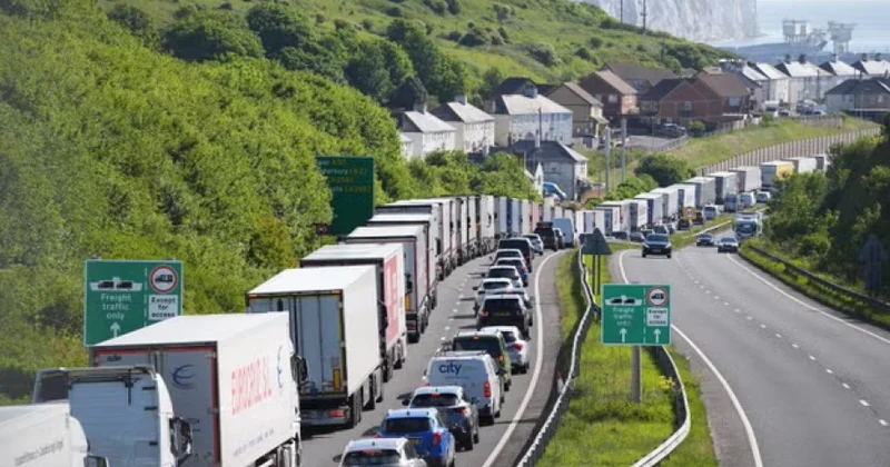 Britaniyalı səyahətçilər Aİ yə hər səfərdə barmaq izi verəcəklər
