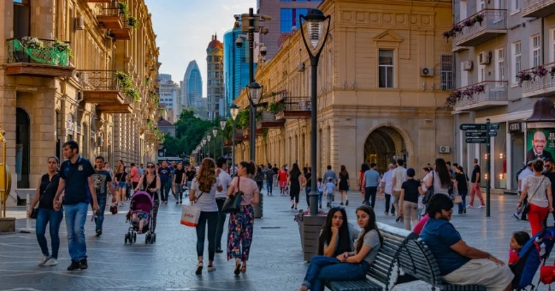Böyüklər uşaq olsaydılar nə edərdilər? Bakı sakinlərini kövrəldən SORĞU