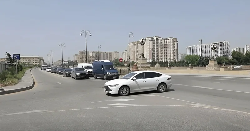 Hərəkətin təşkili faciəyə səbəb ola bilər: Təhlükə yaradan kəsişmə