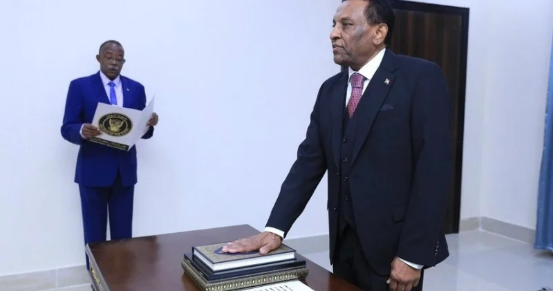 Sudanın yeni baş naziri hökuməti buraxıb