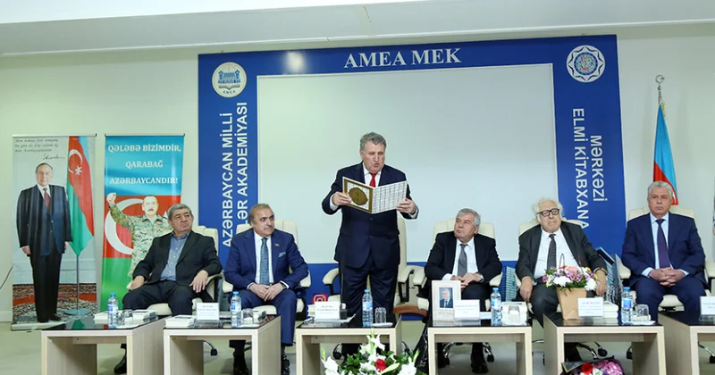 AMEA da Xalq şairi Sabir Rüstəmxanlının “Seçilmiş əsərləri”nin 15 cildliyinin təqdimatı olub