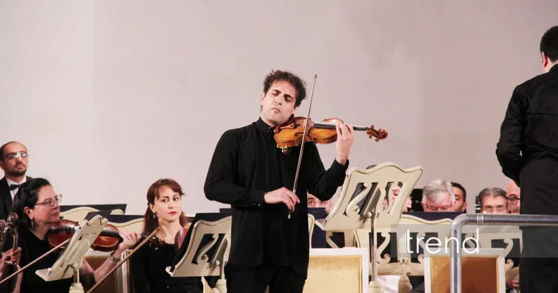 1715 ci ilin Quarneri skripkası Elvin Hoca Qəniyevin sehrli əllərində Bakıda möhtəşəm musiqi axşamı VİDEO FOTO