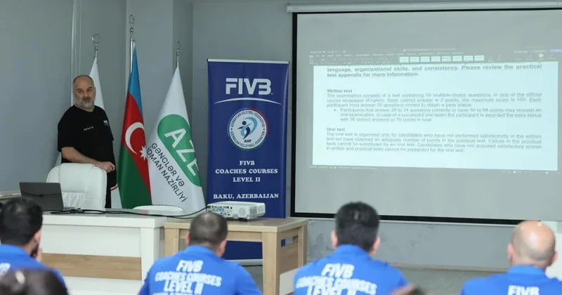 В Баку проходят международные курсы для волейбольных тренеров ФОТО