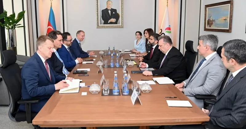 SOCAR və Shell şirkətləri süni intellektin tətbiqi sahəsində əməkdaşlıq imkanlarını nəzərdən keçiriblər FOTO
