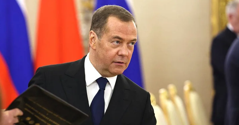 Medvedev: Paşinyan Trotskinin yolu ilə gedir