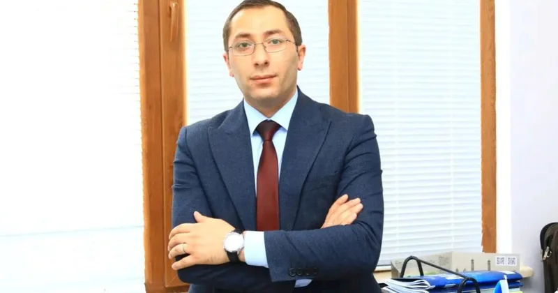 Ata da, ana da işləyirsə, bu artıq həmin ailənin ehtiyac içində olduğunu göstərir