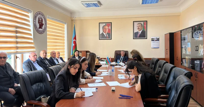 Dilçilik İnstitutunda doktorant və dissertantlar ixtisas imtahanı veriblər