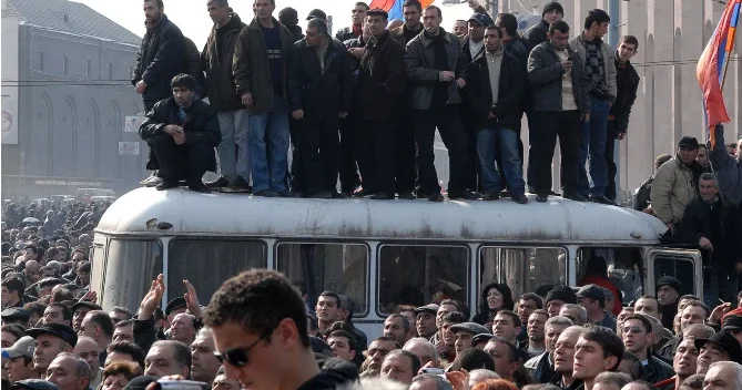 Ermənistanda 4 keçmiş korpus komandirinə ittiham irəli sürüldü