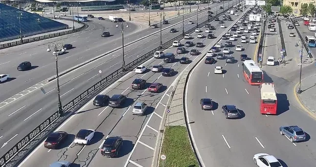 Həftənin ilk günü Bakıda 12 istiqamətdə tıxac var